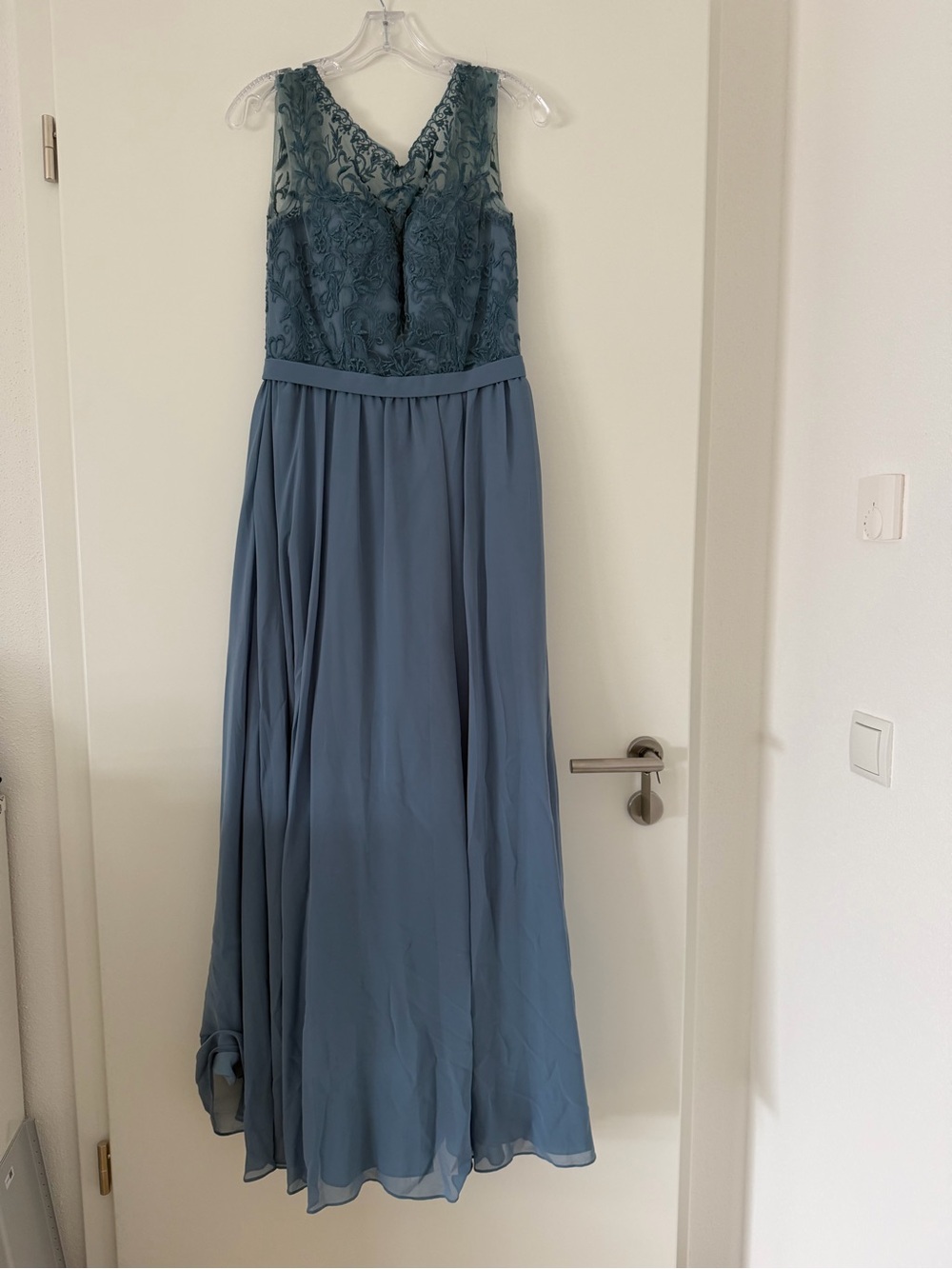Elegant Lace Bodice Chiffon Maxi Dress in Dusty Blue